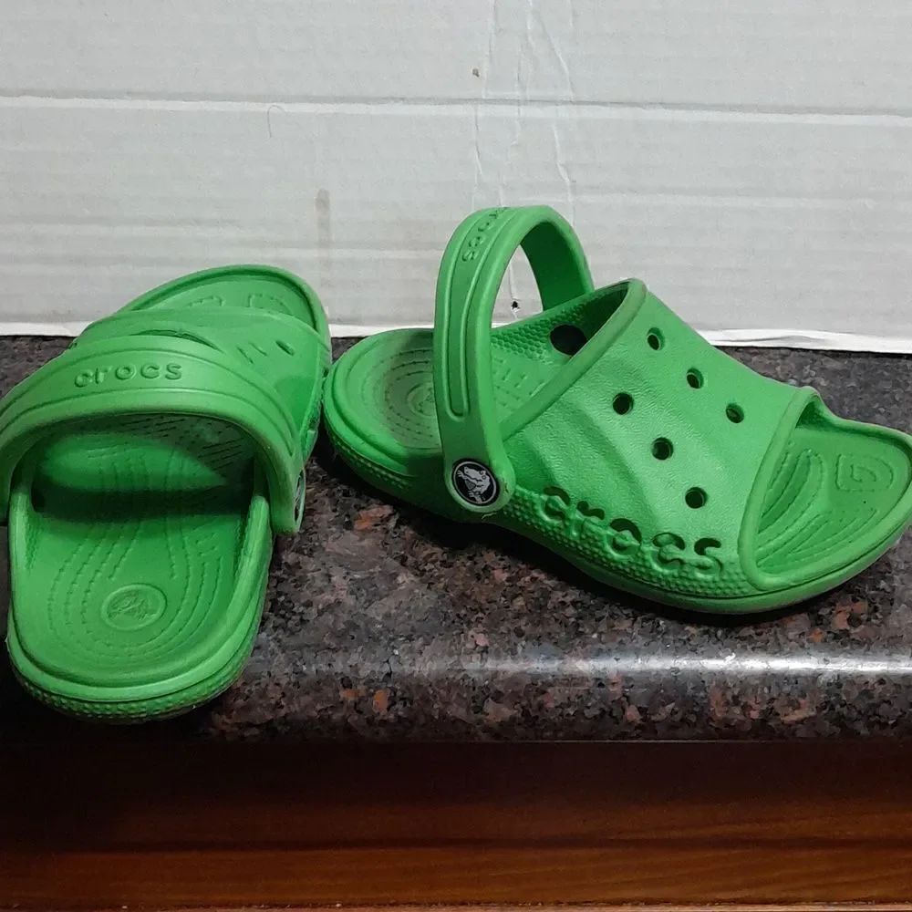 Crocs Lime Green Water Shoes...Size 8-9...excellent condition.